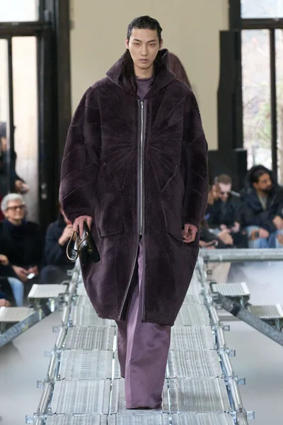 Look 19